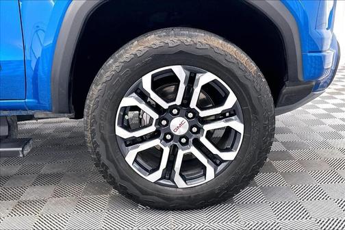 Dynamic Blue Metallic 2024 GMC Canyon AT4