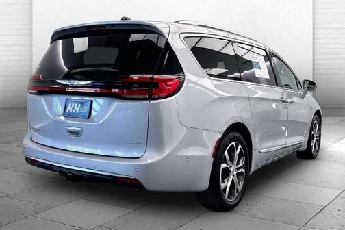 Silver Mist Clearcoat 2024 Chrysler Pacifica Pinnacle