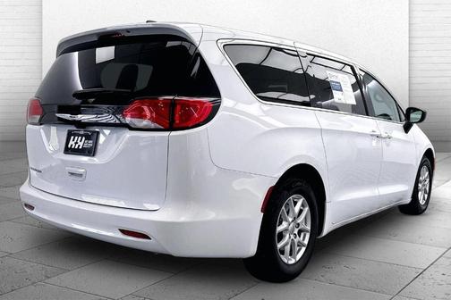 2024 Chrysler Voyager LX