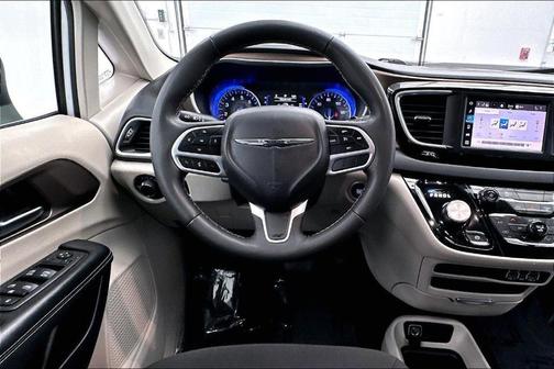 2024 Chrysler Voyager LX