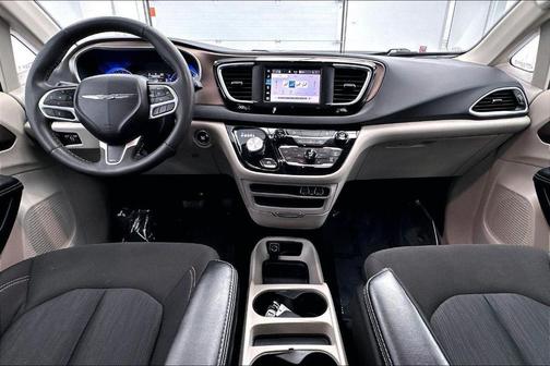 2024 Chrysler Voyager LX