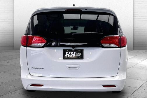 2024 Chrysler Voyager LX