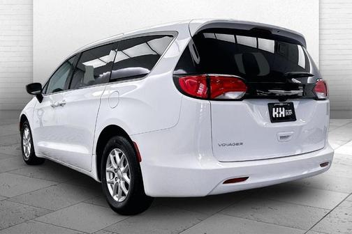 2024 Chrysler Voyager LX