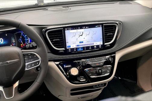 2024 Chrysler Pacifica Hybrid Select