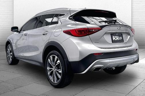 2018 INFINITI QX30 LUXE