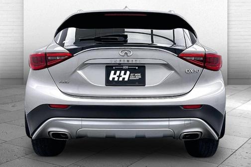 2018 INFINITI QX30 LUXE