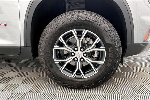 2024 GMC Acadia AT4