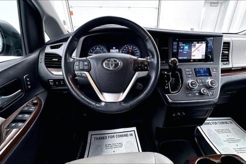 2017 Toyota Sienna XLE