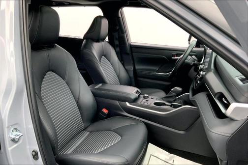 2025 Toyota Highlander XSE