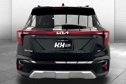 Fusion Orange 2024 Kia Seltos S