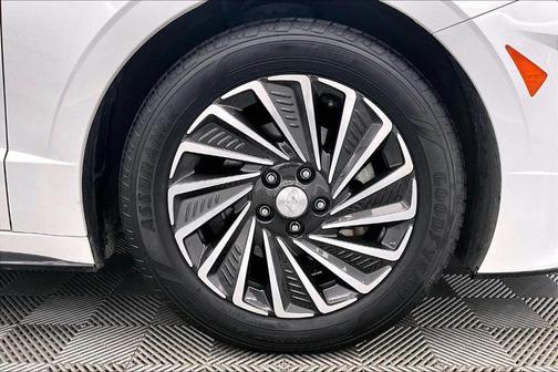 2021 Hyundai SONATA Hybrid Limited