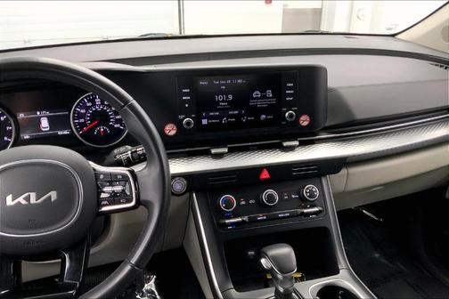 2024 Kia Carnival LX