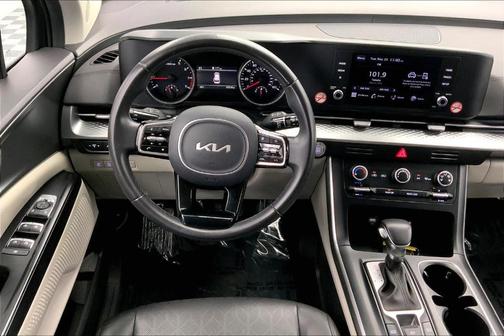 2024 Kia Carnival LX