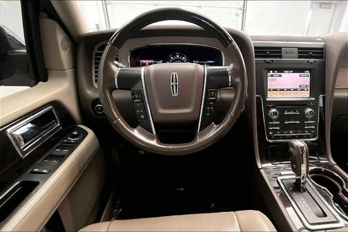 2017 Lincoln Navigator Select