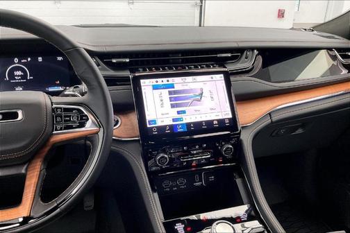 2023 Jeep Grand Cherokee Summit