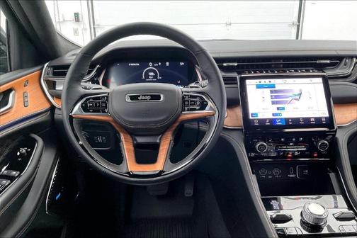 2023 Jeep Grand Cherokee Summit