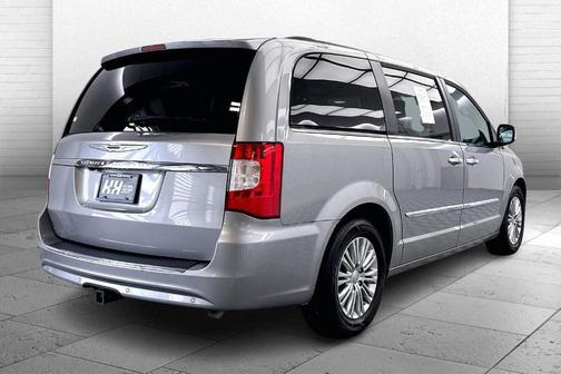 2016 Chrysler Town & Country Touring-L
