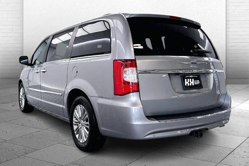 2016 Chrysler Town & Country Touring-L