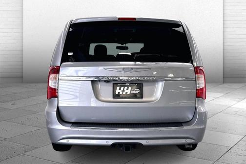 2016 Chrysler Town & Country Touring-L