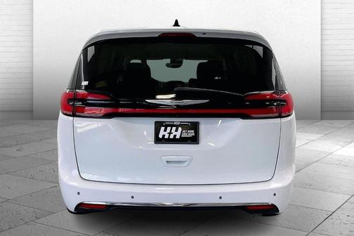 2023 Chrysler Pacifica Touring-L