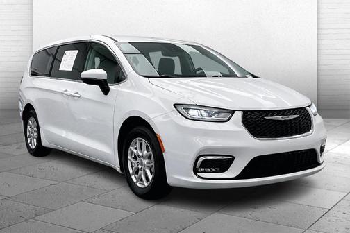 2023 Chrysler Pacifica Touring-L