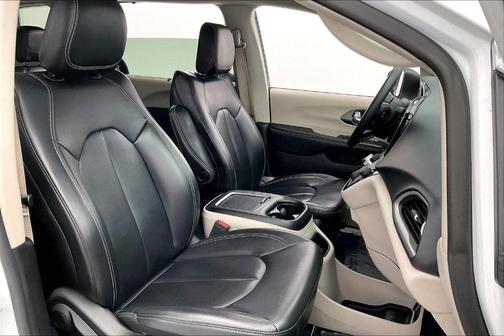 2023 Chrysler Pacifica Touring-L