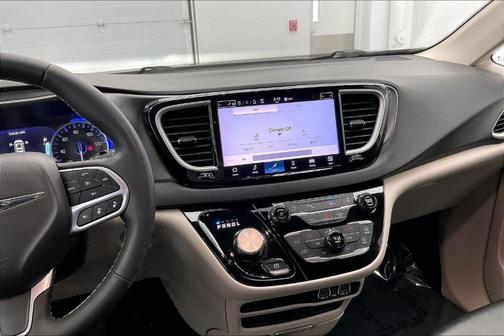 2023 Chrysler Pacifica Touring-L