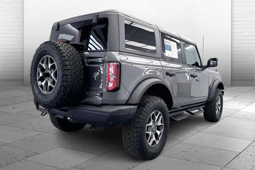 Carbonized Gray Metallic 2024 Ford Bronco Badlands