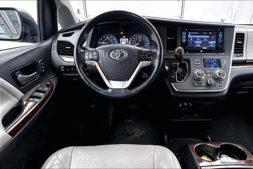 2017 Toyota Sienna XLE