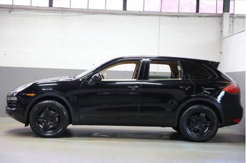 2012 Porsche Cayenne Base (M6)