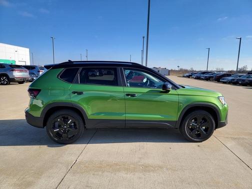 2026 Volkswagen Taos SE