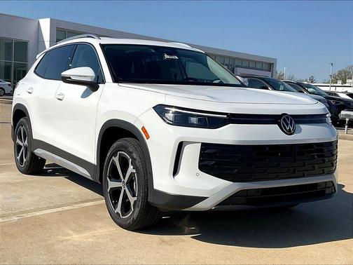 Pure White 2026 Volkswagen Tiguan 2.0T SE