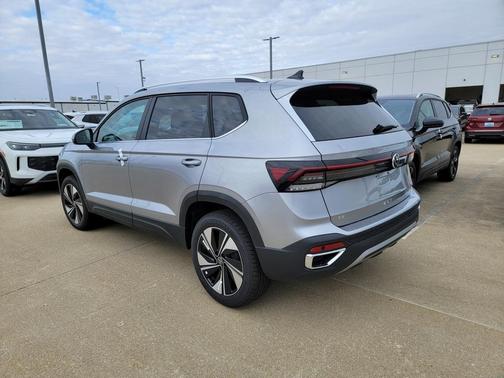 2026 Volkswagen Taos SE