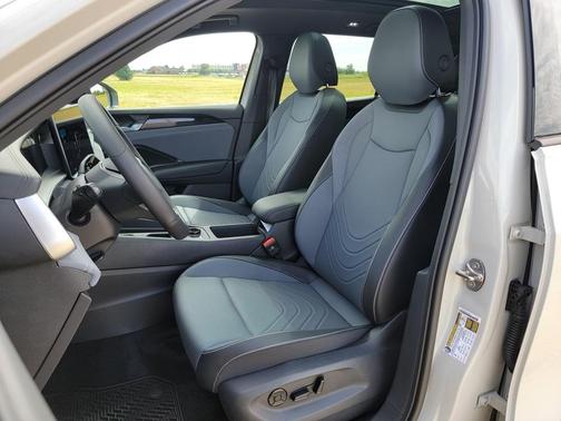 2025 Volkswagen Tiguan 2.0T SE R-Line Black