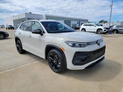 2025 Volkswagen Tiguan 2.0T SE R-Line Black