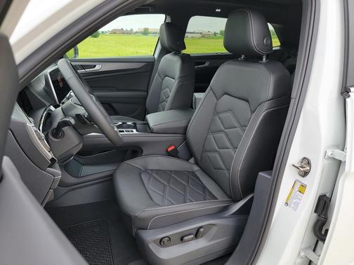 2025 Volkswagen Atlas Cross Sport 2.0T SE w/Technology