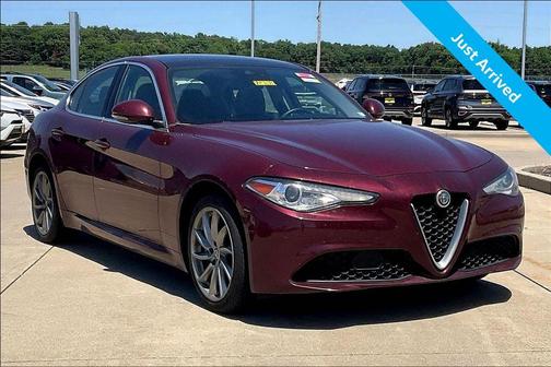 Monza Red Metallic 2017 Alfa Romeo Giulia Base