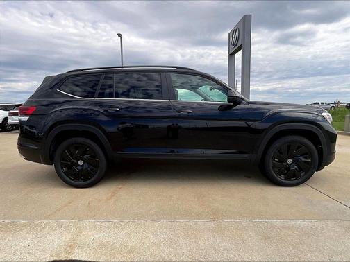 Deep Black Pearl 2026 Volkswagen Atlas 2.0T SE W/TECHNOLOGY