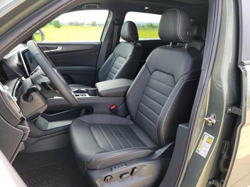 2025 Volkswagen Atlas Cross Sport 2.0T SEL R-Line Black