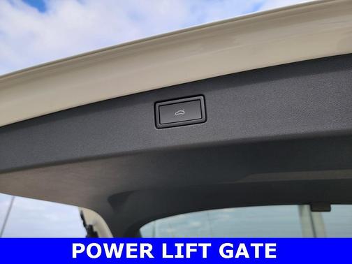 2026 Volkswagen Tiguan 2.0T SEL R-Line