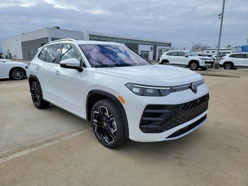 2026 Volkswagen Tiguan 2.0T SEL R-Line