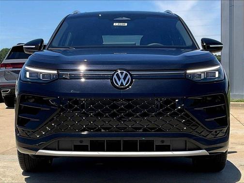 Deep Black Pearl 2026 Volkswagen Tiguan 2.0T SEL R-Line