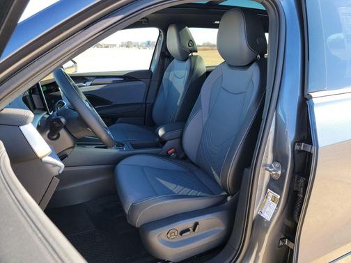 Platinum Gray Metallic 2026 Volkswagen Tiguan 2.0T SE R-Line Black
