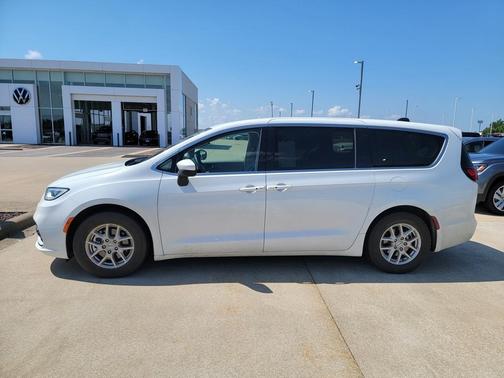 2023 Chrysler Pacifica Touring-L