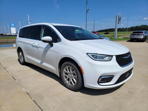 2023 Chrysler Pacifica Touring-L