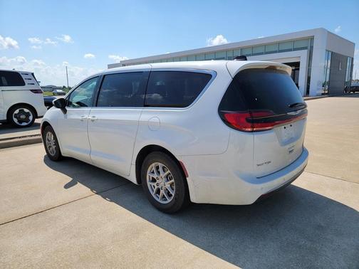 2023 Chrysler Pacifica Touring-L
