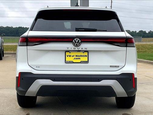 Pure White 2026 Volkswagen Tiguan 2.0T SE