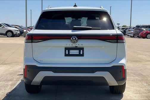 Pure White 2026 Volkswagen Tiguan 2.0T SE