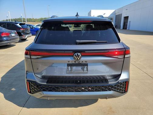 2025 Volkswagen Tiguan 2.0T SE R-Line Black