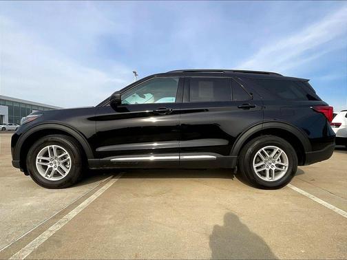 Agate Black Metallic 2025 Ford Explorer Active
